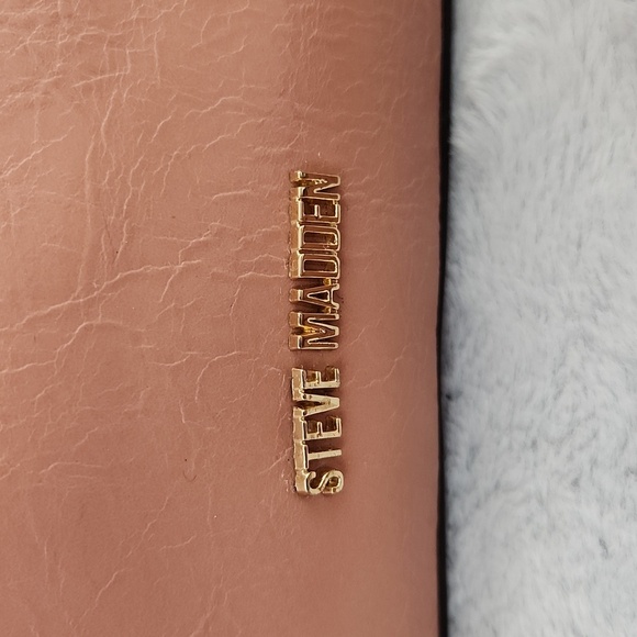 Steve Madden pink purse with chain accent strap. - Picture 6 of 16